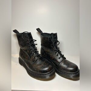Vintage 8 eye black floral Dr. Martens